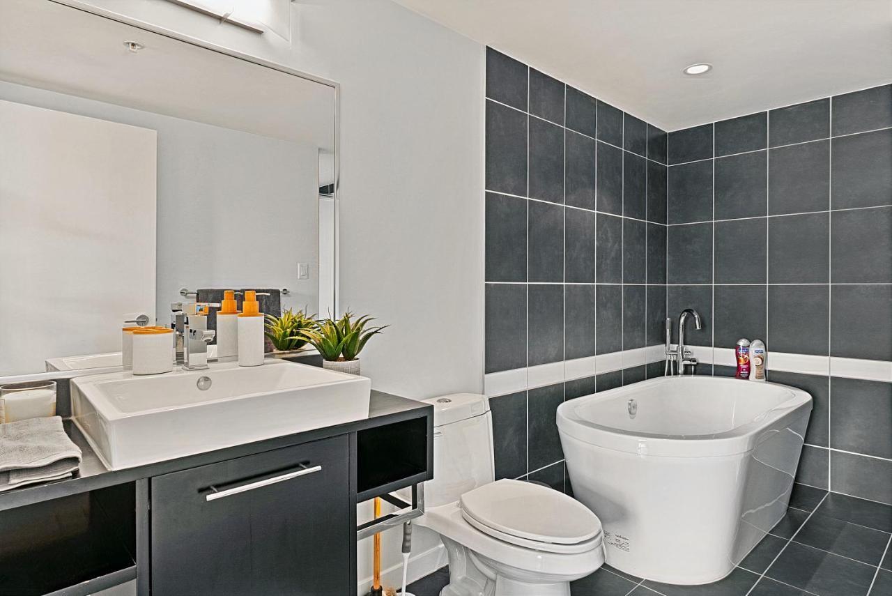 Luxe 2 Bedroom With Panoramic Views Of Apartment
