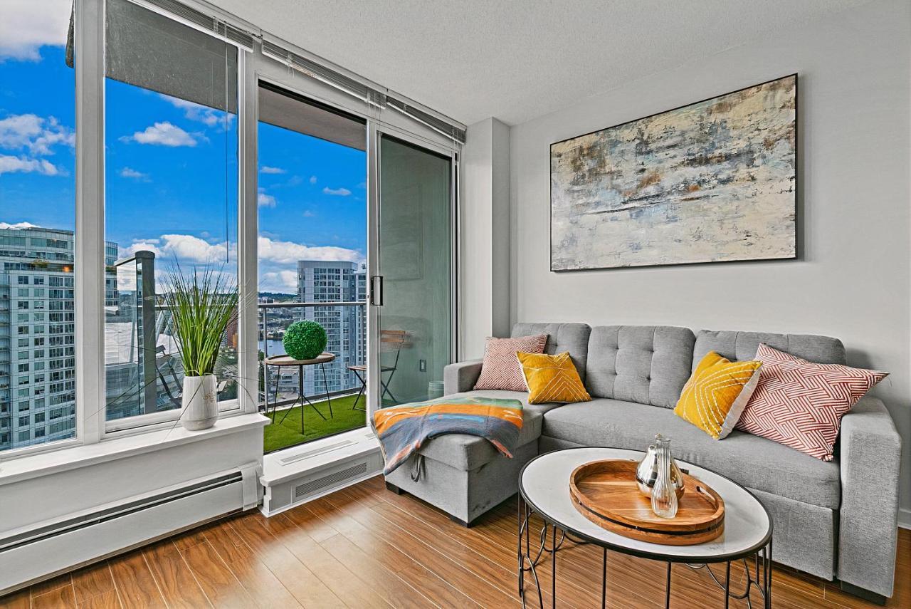 Luxe 2 Bedroom With Panoramic Views Of Apartment