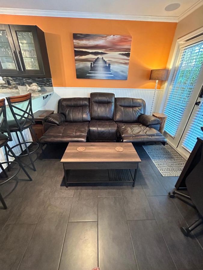 Garden Oasis Near Popular Main Street Apartment *