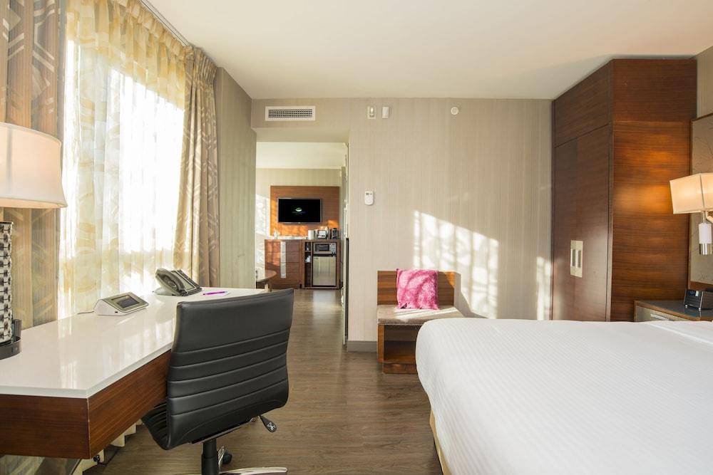 Blu Hotel Vancouver