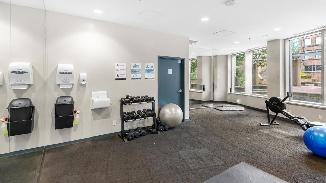 El Tesoro In The Heart Of W/ Air Con, Pool, And Free Parking Apartment Vancouver
