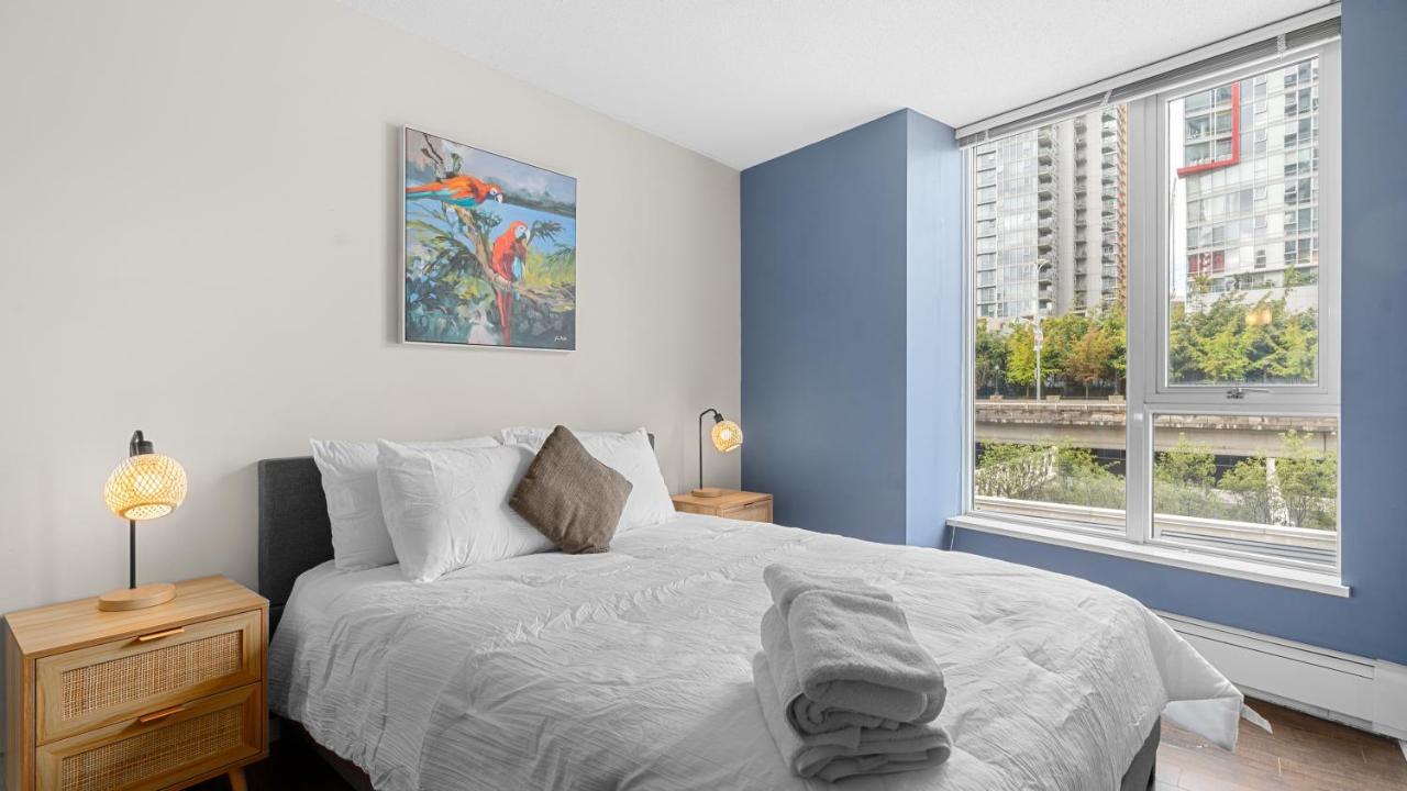 El Tesoro In The Heart Of W/ Air Con, Pool, And Free Parking *