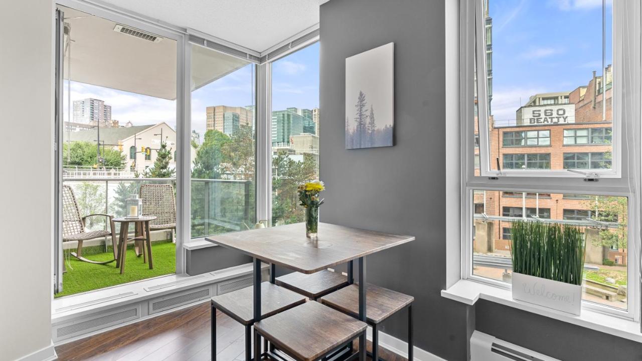El Tesoro In The Heart Of W/ Air Con, Pool, And Free Parking Apartment