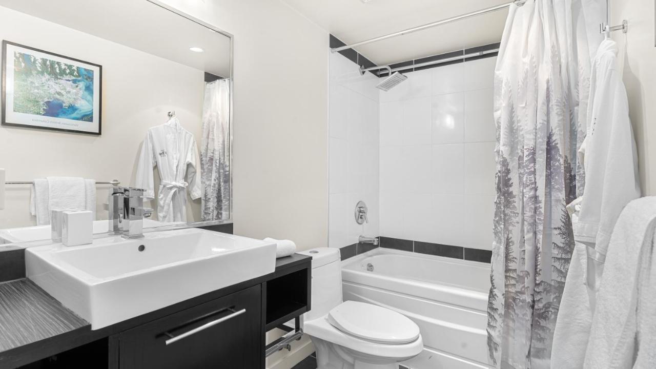 El Tesoro In The Heart Of W/ Air Con, Pool, And Free Parking