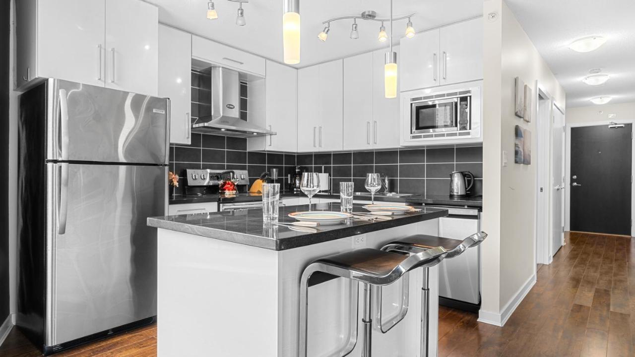 El Tesoro In The Heart Of W/ Air Con, Pool, And Free Parking * Vancouver