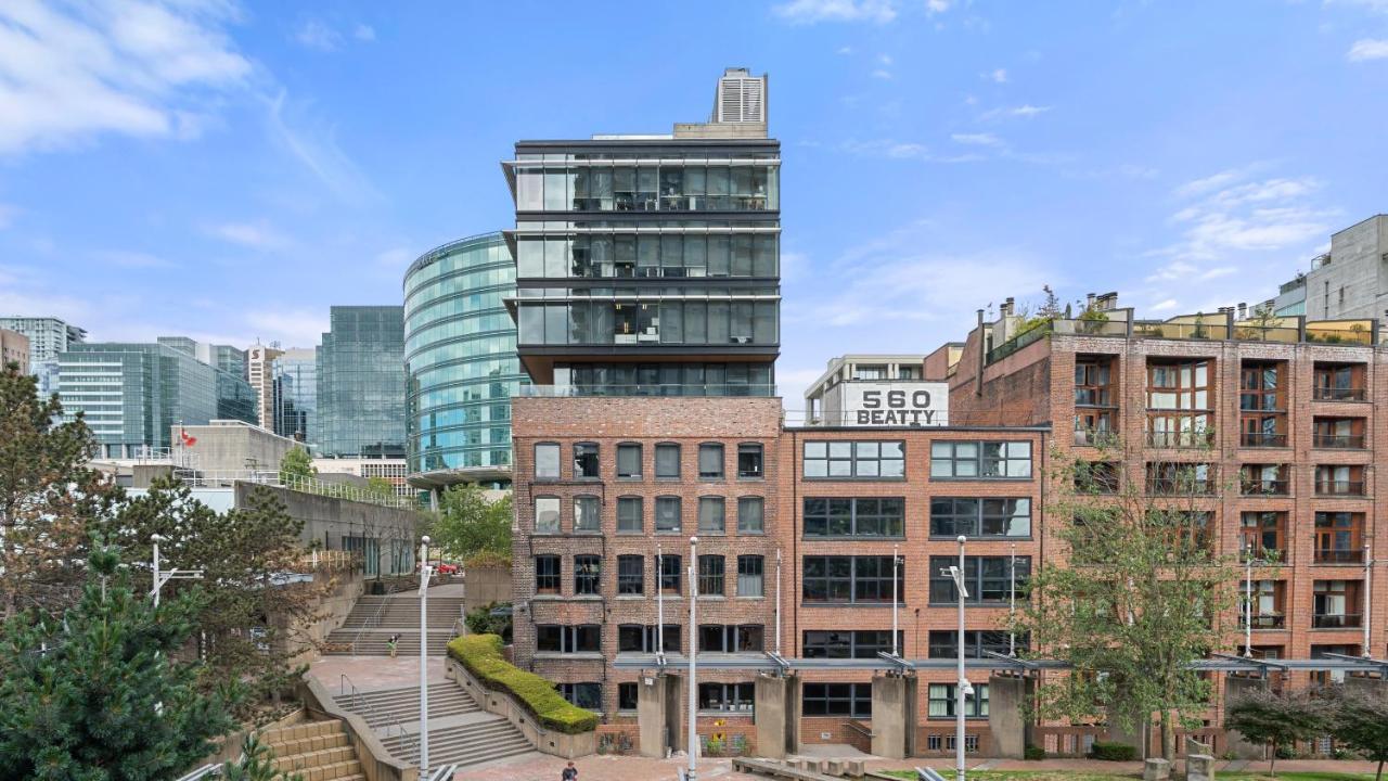 El Tesoro In The Heart Of W/ Air Con, Pool, And Free Parking Apartment Vancouver