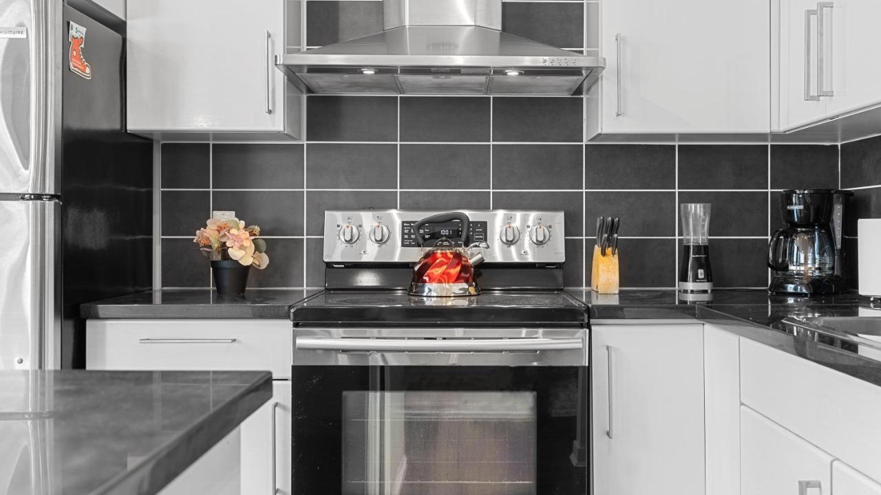 El Tesoro In The Heart Of W/ Air Con, Pool, And Free Parking Apartment *