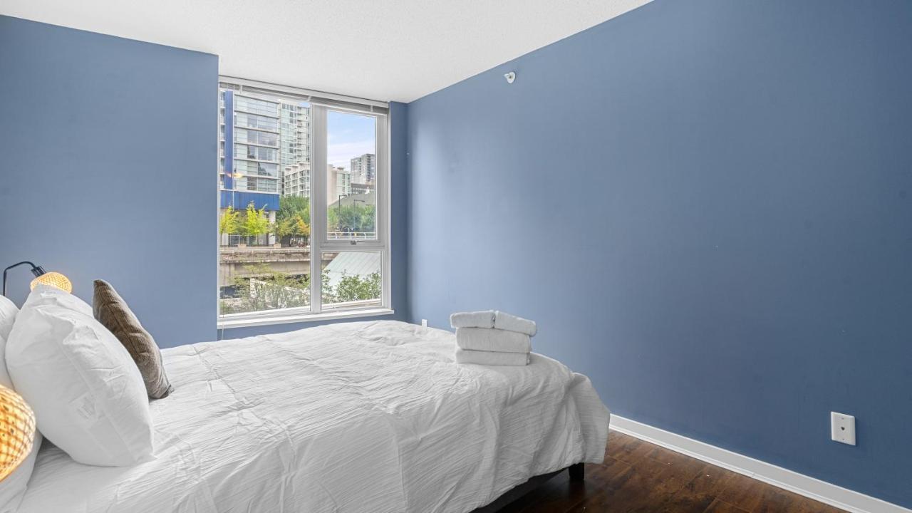 El Tesoro In The Heart Of W/ Air Con, Pool, And Free Parking Apartment Vancouver
