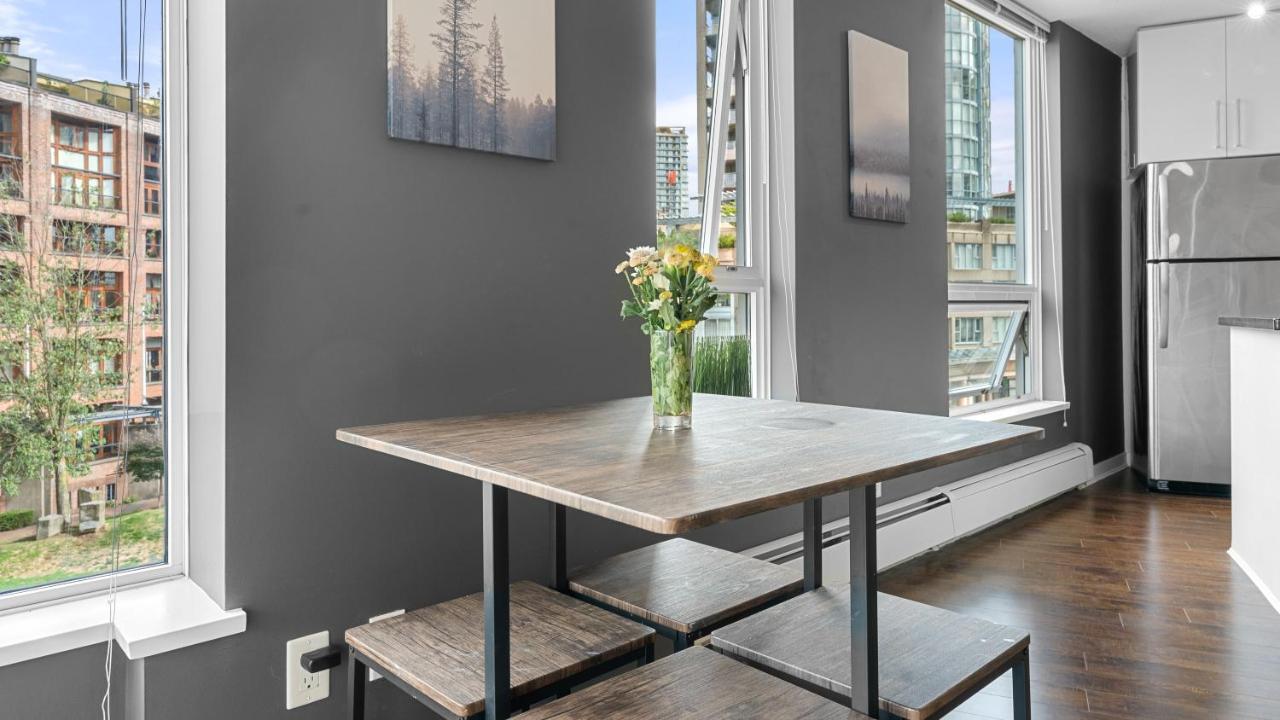 Apartment El Tesoro In The Heart Of W/ Air Con, Pool, And Free Parking