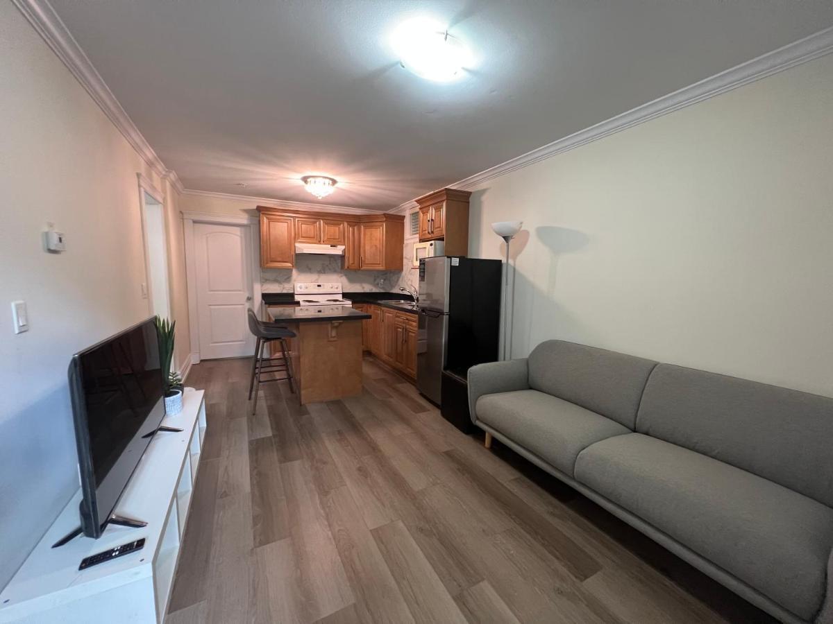 Apartment Private 1 Bed 1 Bath 15 Mins Yvr And Downtown 舒适安静 Vancouver
