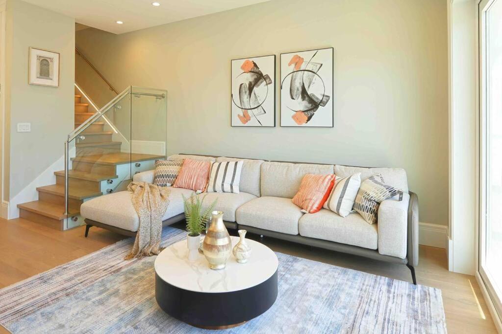 Four Bedrooms New Lovely Duplex -1626 Villa Vancouver