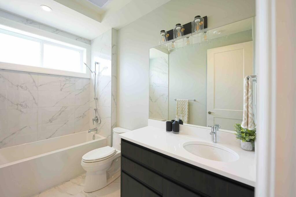 Four Bedrooms New Lovely Duplex -1626 * Vancouver