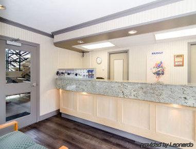 Travelodge By Wyndham Lions Gate Motel Vancouver