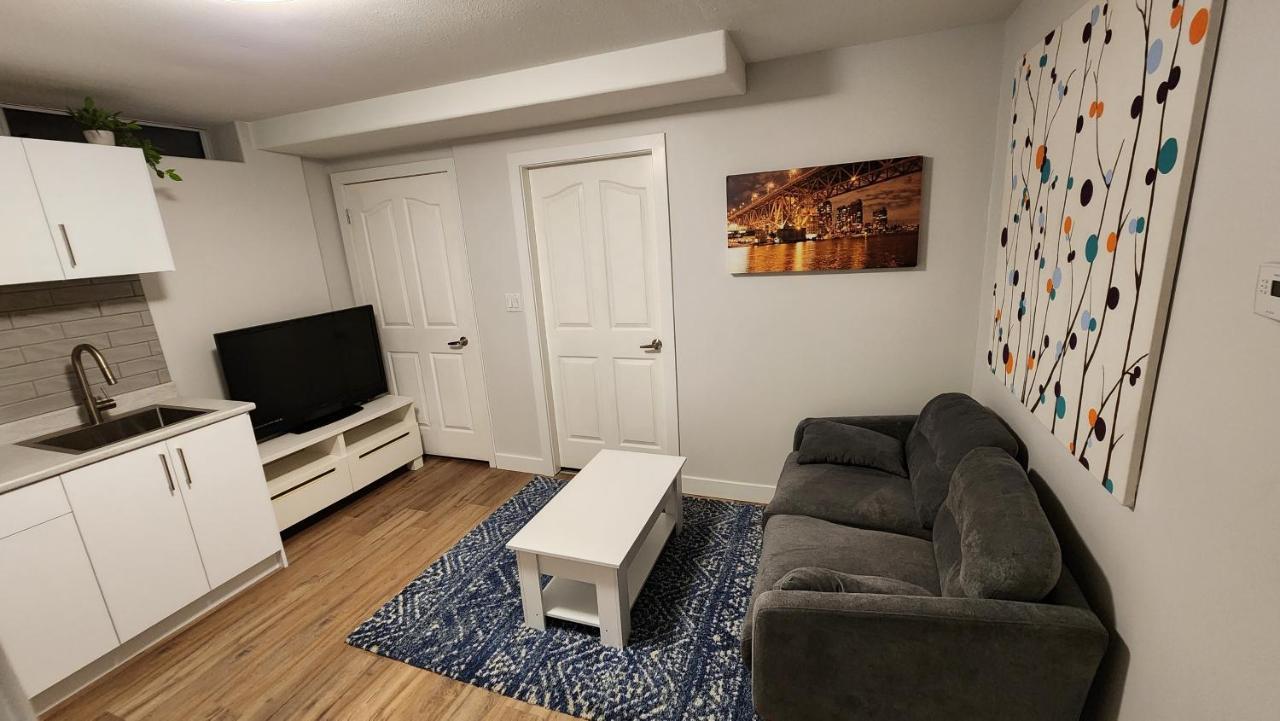 Charming East Hideaway - Near Skytrain Guest house