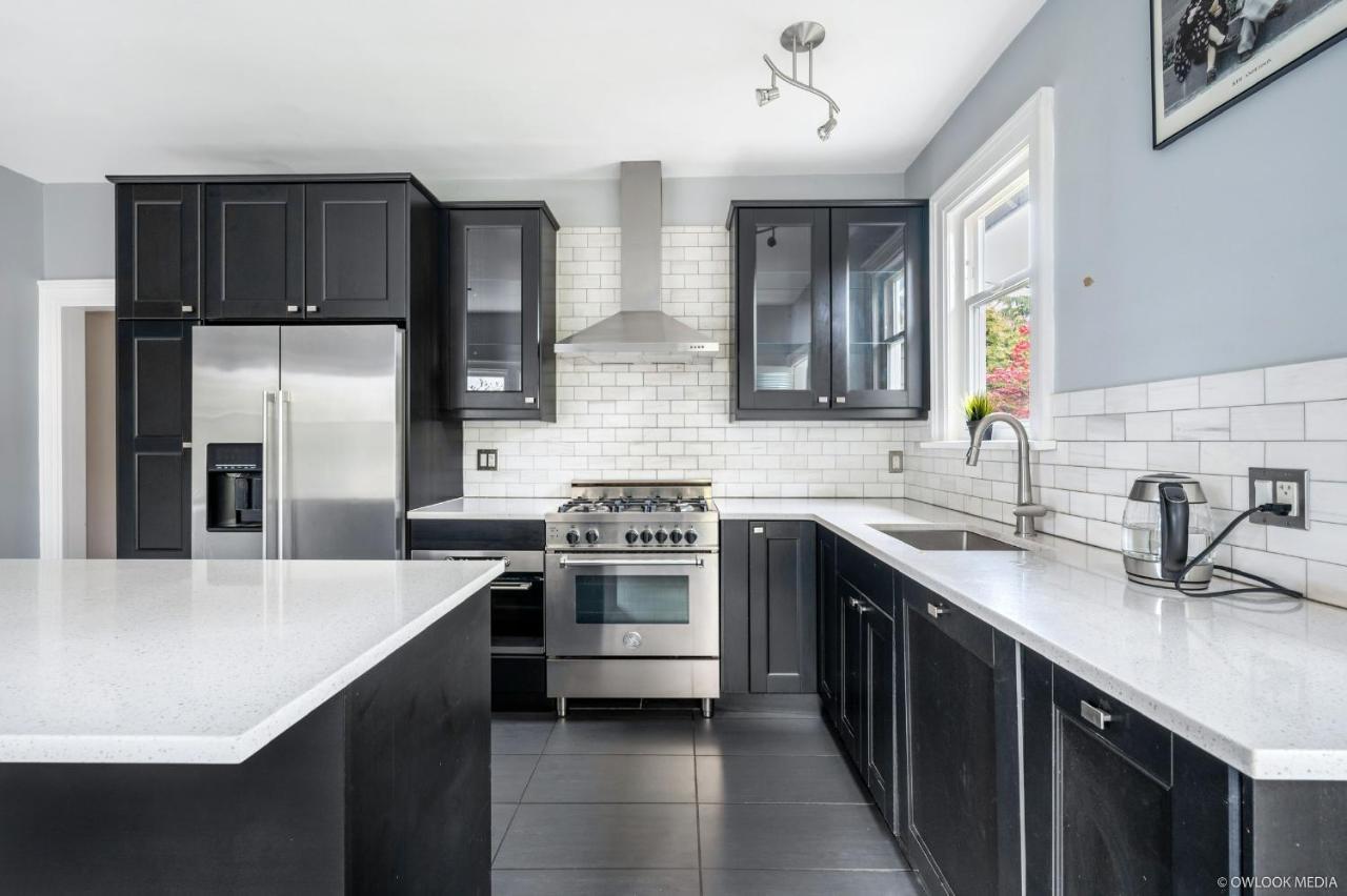 Cozy House Close To Downtown And Ubc Villa