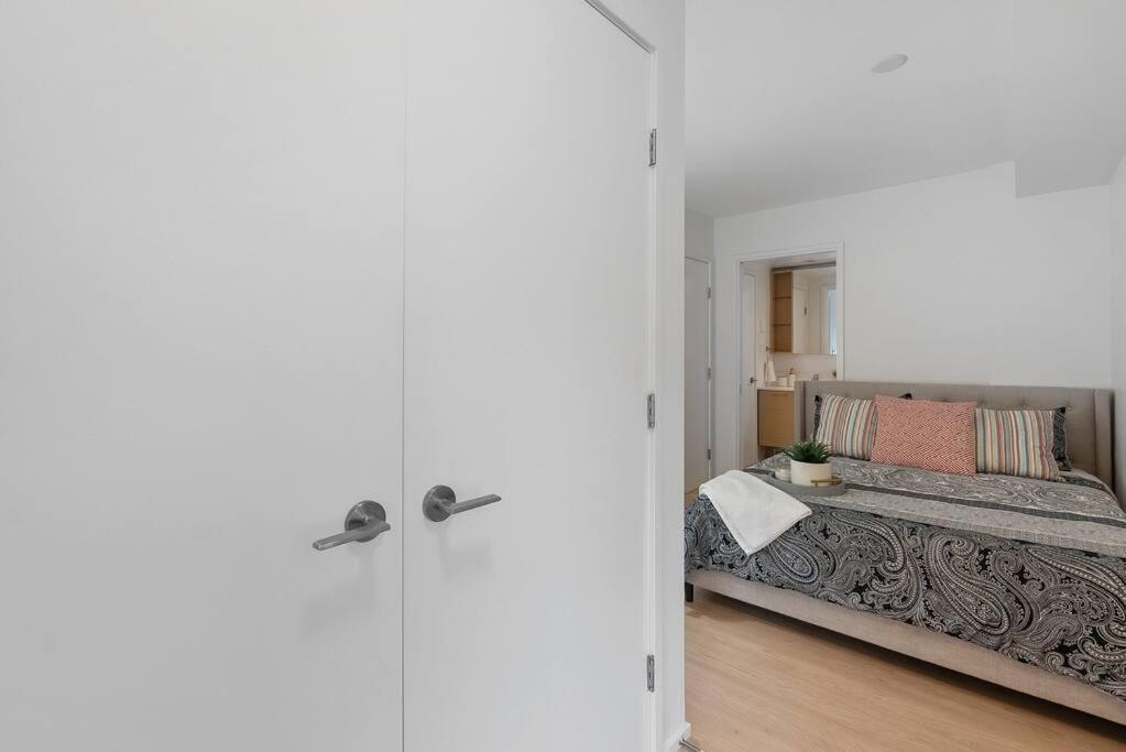 Elegant 2-bedroom Duplex Haven In Vibrant Yaletown *