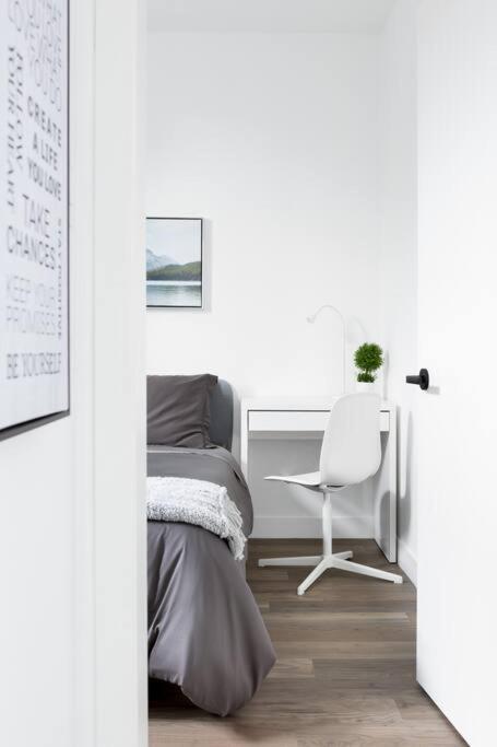 Designer 2 Bdr Garden - Arbutus, Kits & Ubc Apartment Vancouver