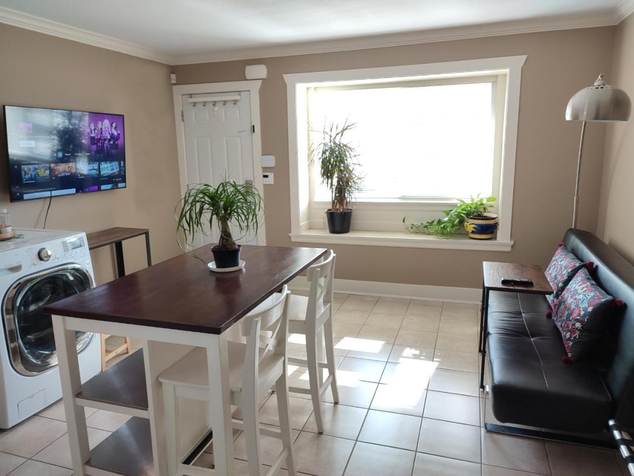 Guest house Private W King Bed, Ground Level, Naturally Bright