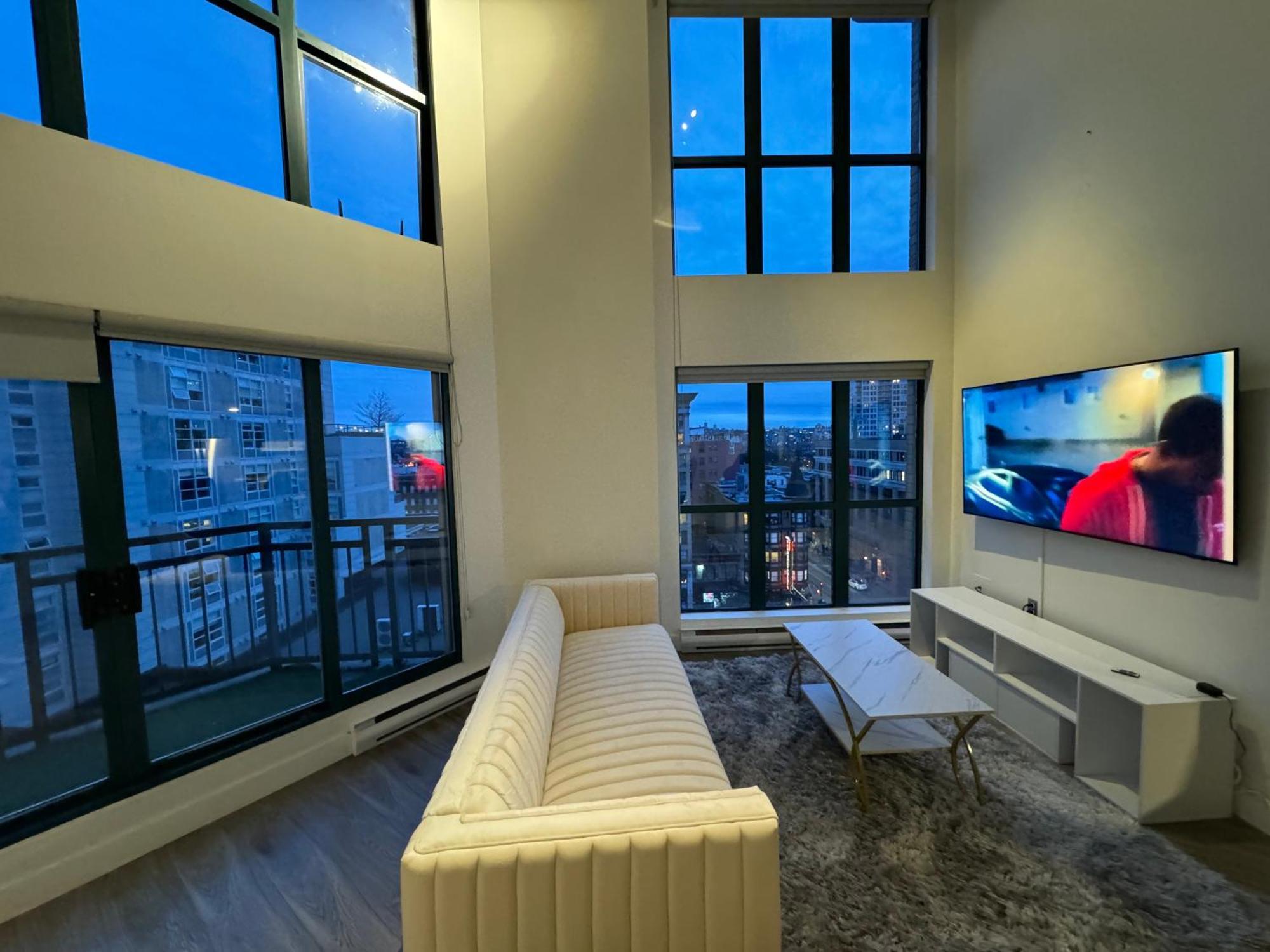 Luxury Loft In Downtown Apartment *