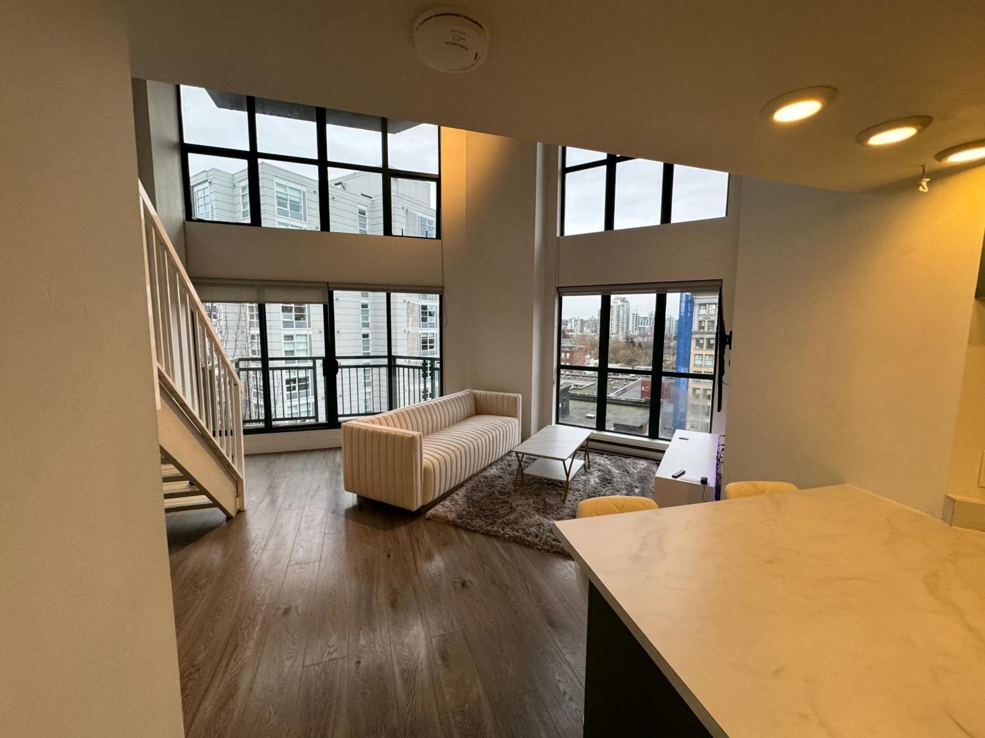 Luxury Loft In Downtown Apartment *