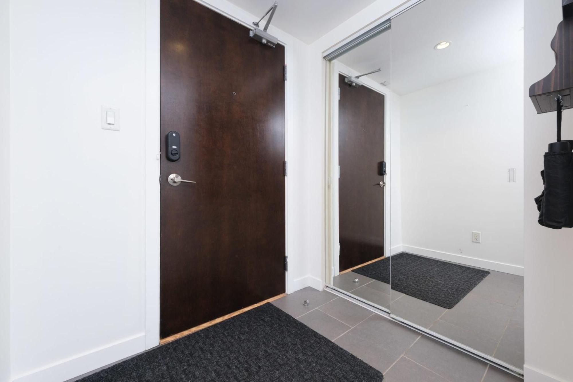 Sub-penthouse With Jacuzzi Pool & Sauna Apartment Vancouver