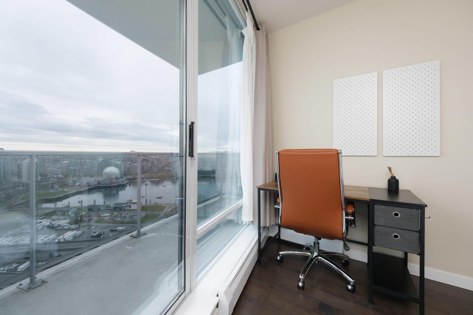 Sub-penthouse With Jacuzzi Pool & Sauna Vancouver