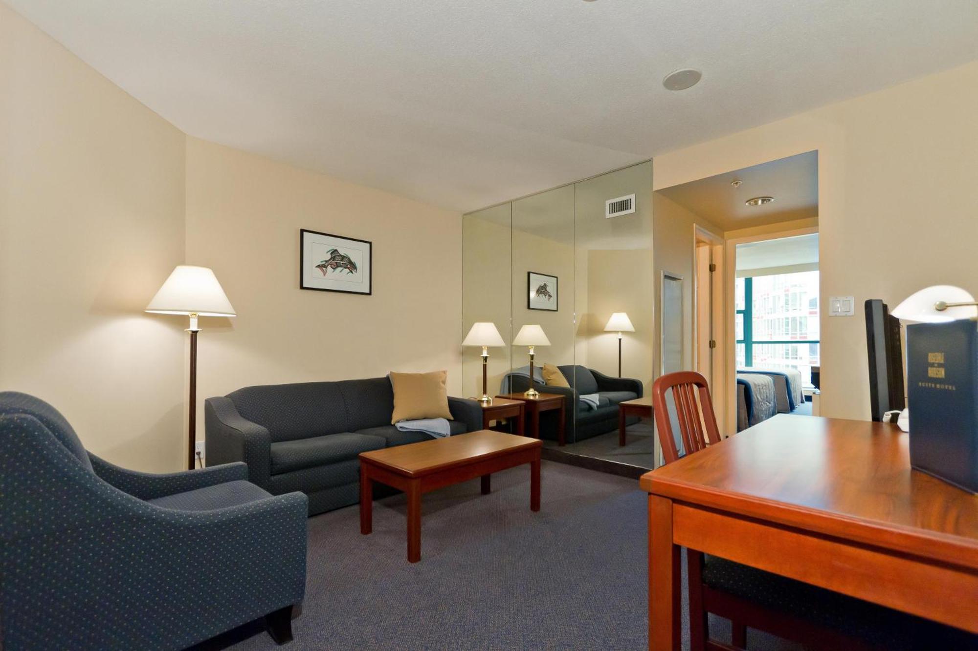 Rosedale On Robson Hotel 3*