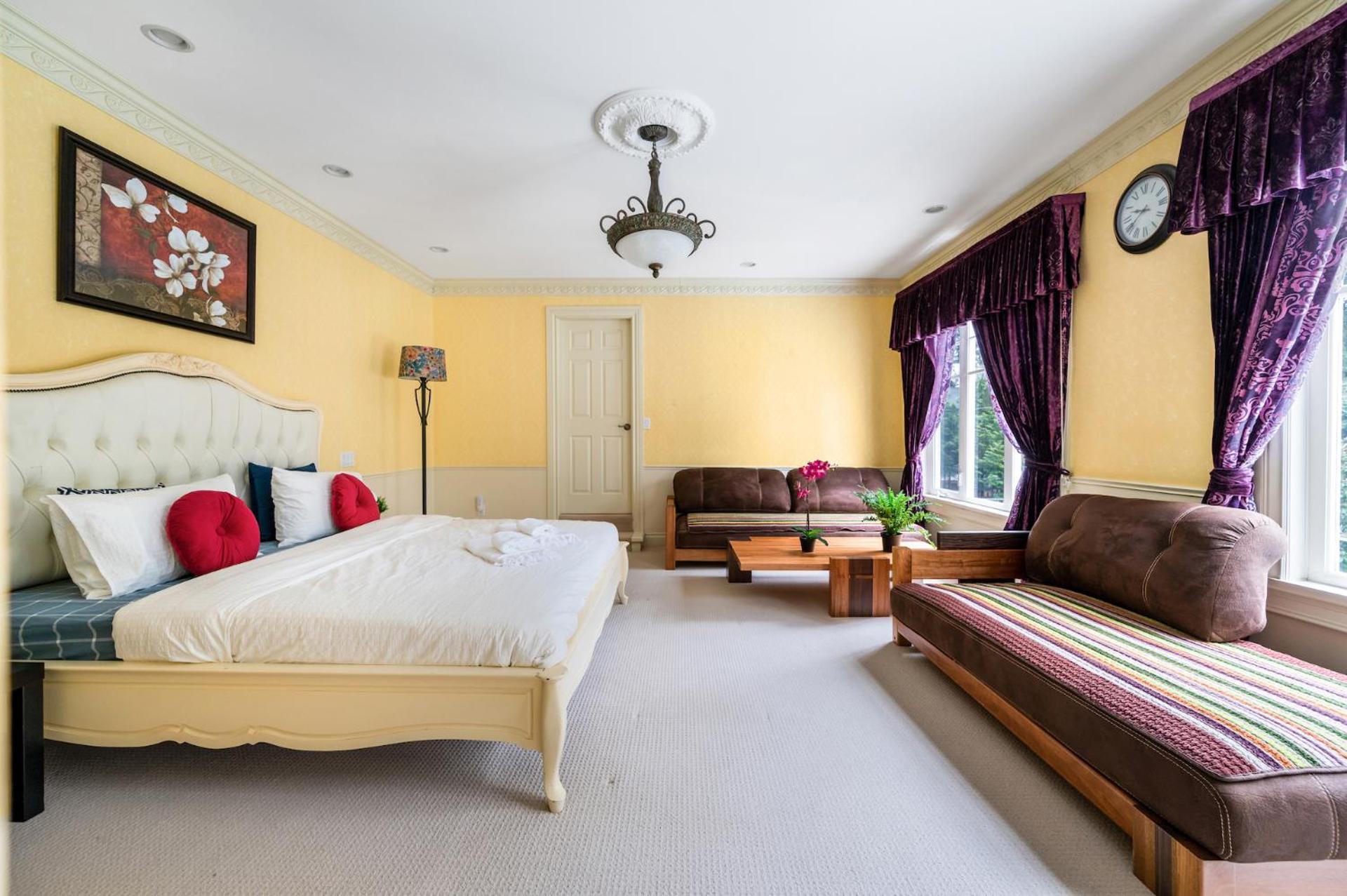 Guest house Charming Retreat On Cypress Street, Your Away From