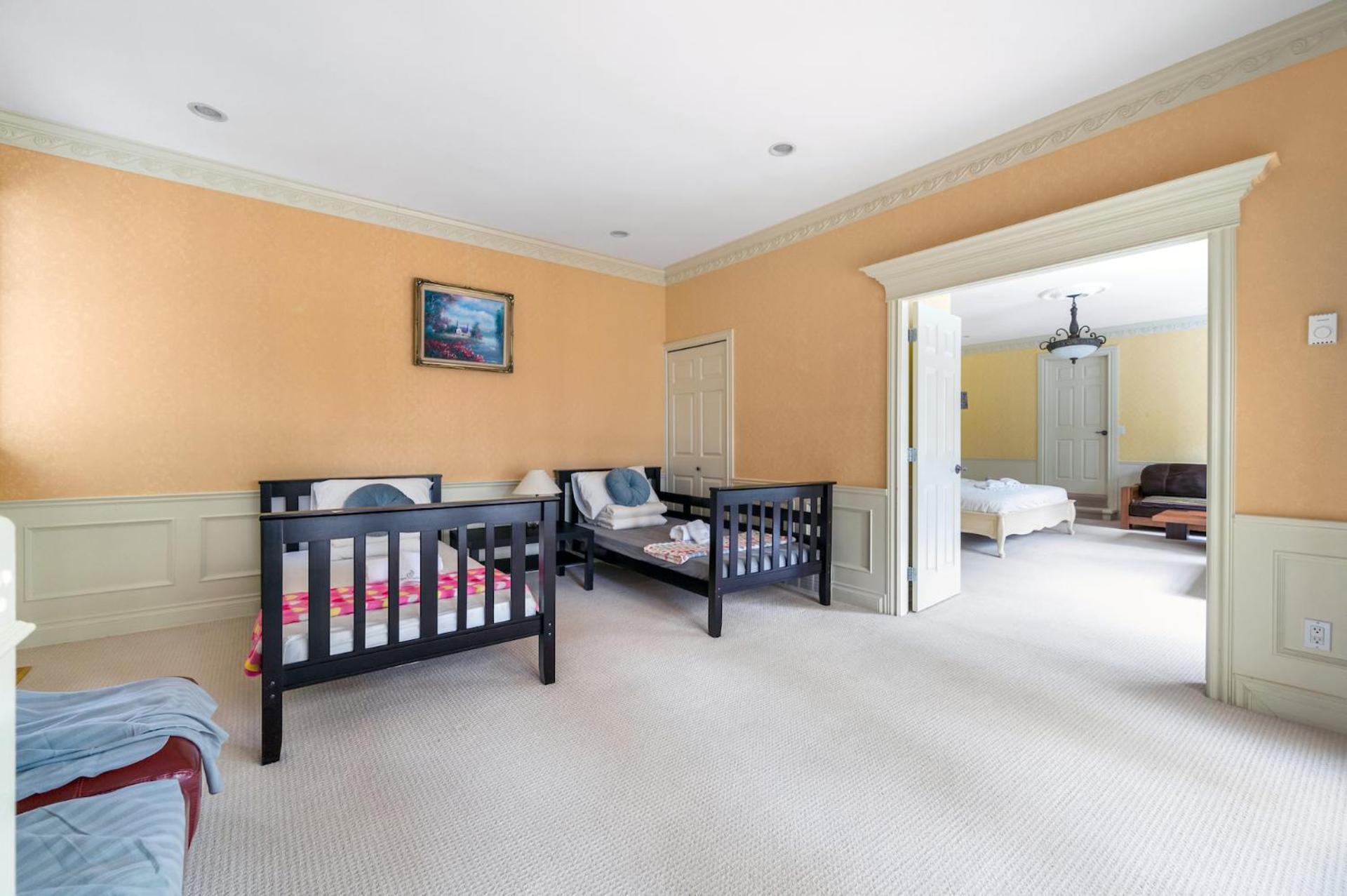Charming Retreat On Cypress Street, Your Away From Guest house Vancouver