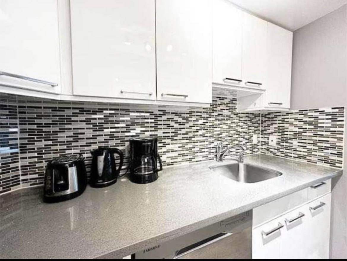 Luxurious 1 Bed 1 Bath In The Heart Of Downtown