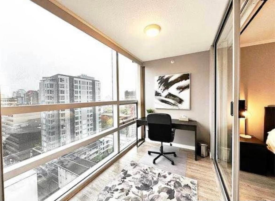 Luxurious 1 Bed 1 Bath In The Heart Of Downtown