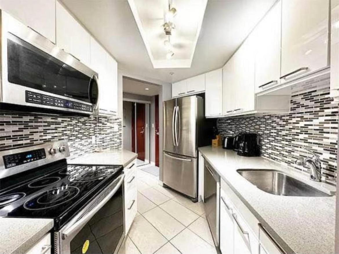 Luxurious 1 Bed 1 Bath In The Heart Of Downtown Apartment Vancouver