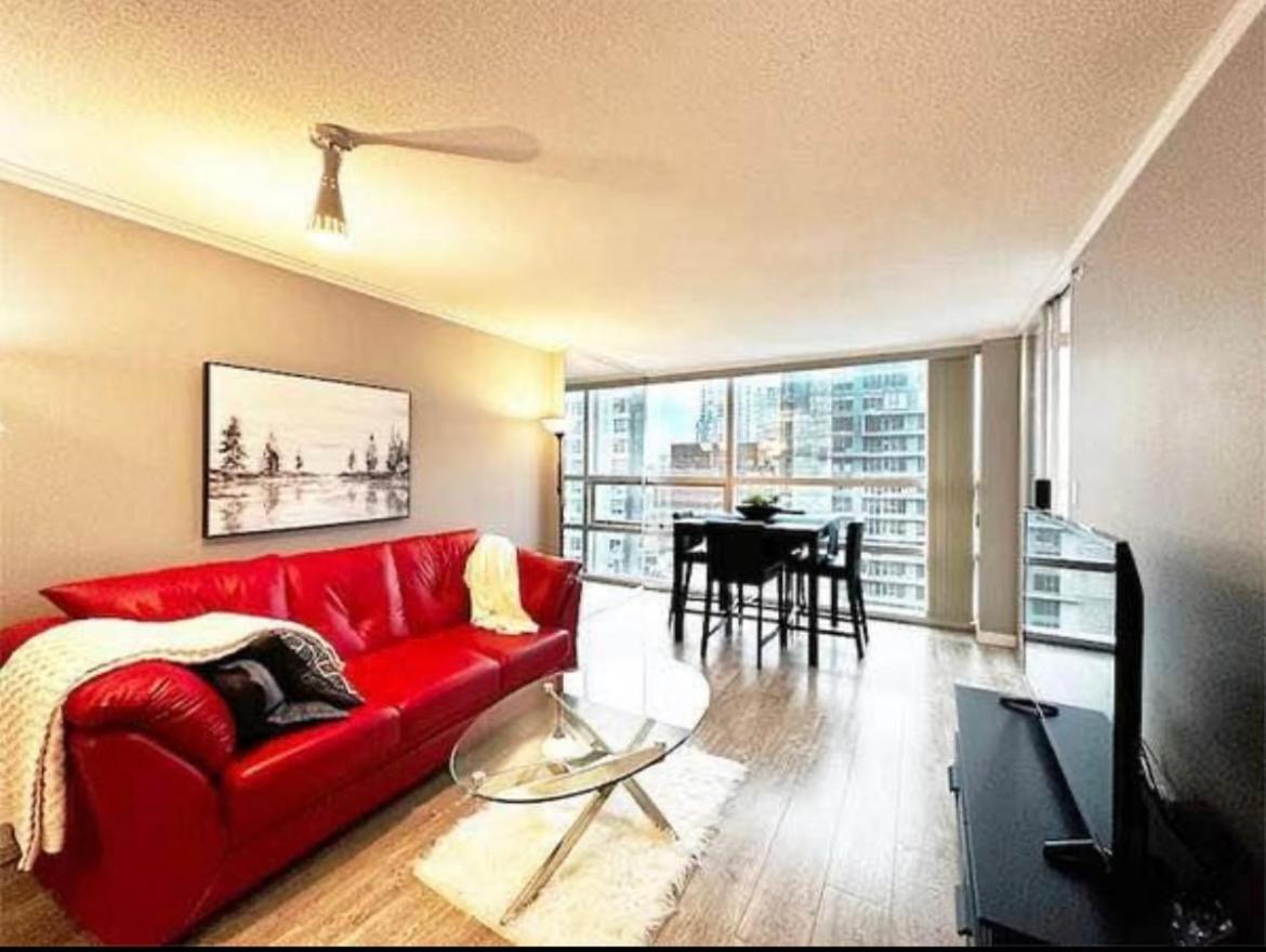 Luxurious 1 Bed 1 Bath In The Heart Of Downtown Apartment *