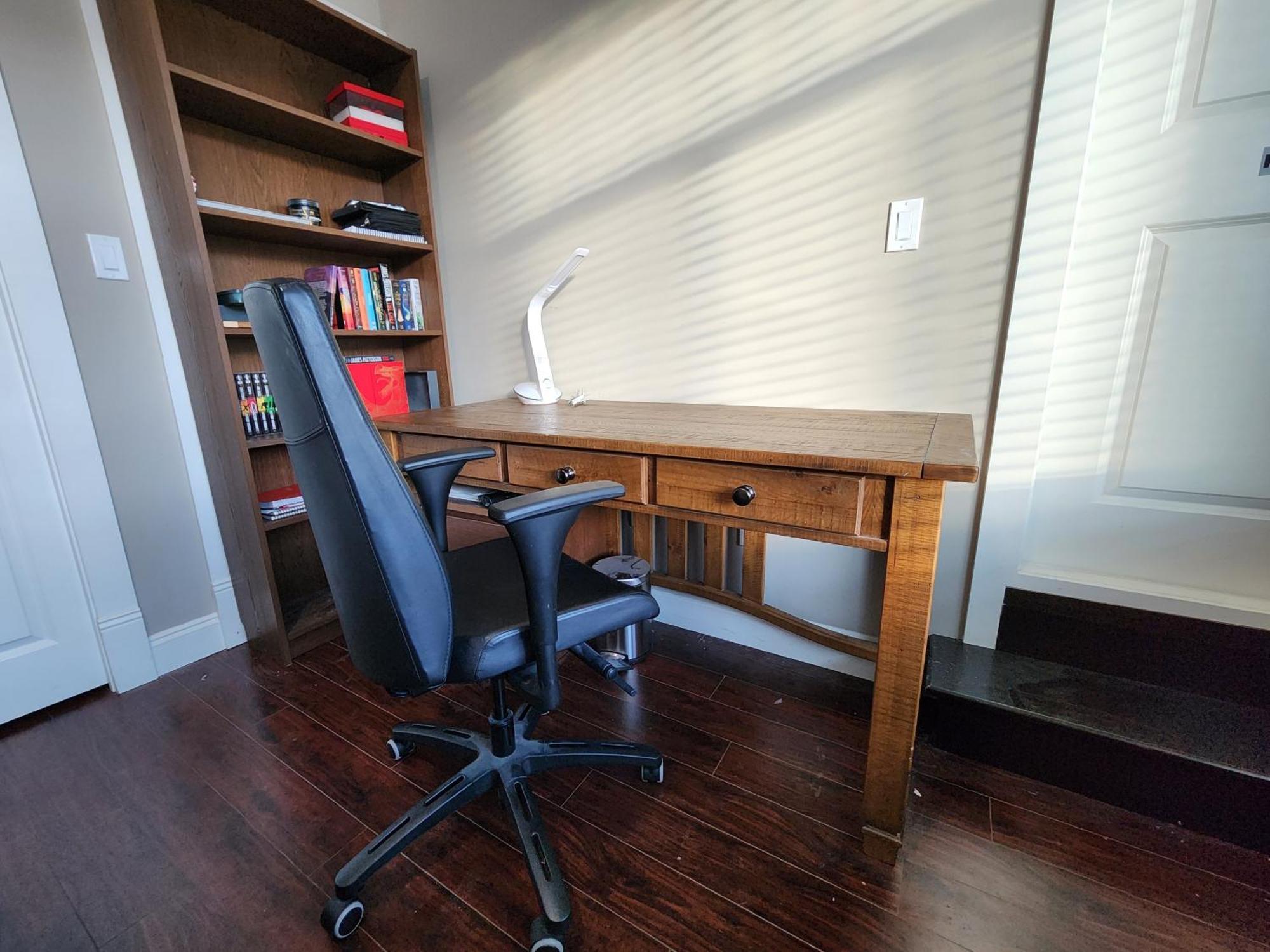 Rare Find Exquisitely New Quiet & Safe Skytrain Guest house *