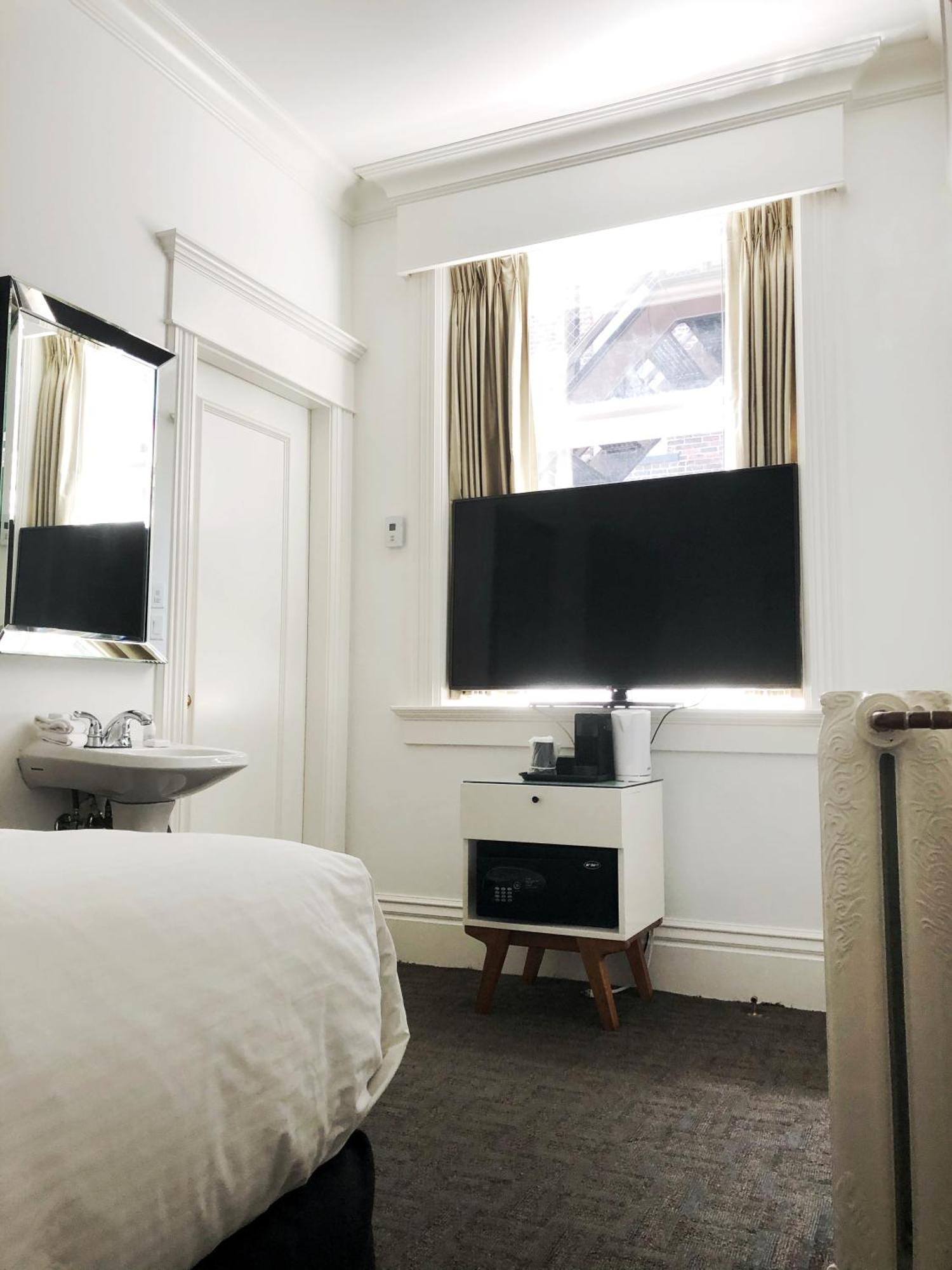 Victorian Hotel 3*