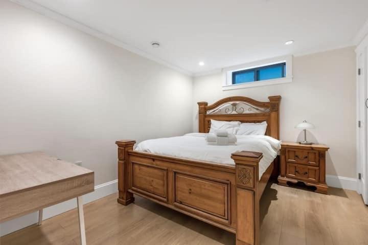温哥华中心舒适宁静的独立2房1卫休闲体验 2235 Apartment *