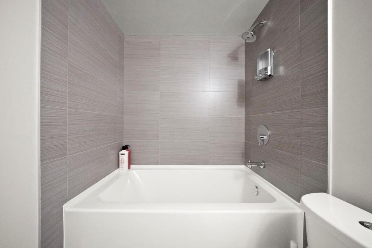 Serene And Chic Townhome By Dt With Free Parking Apartment *