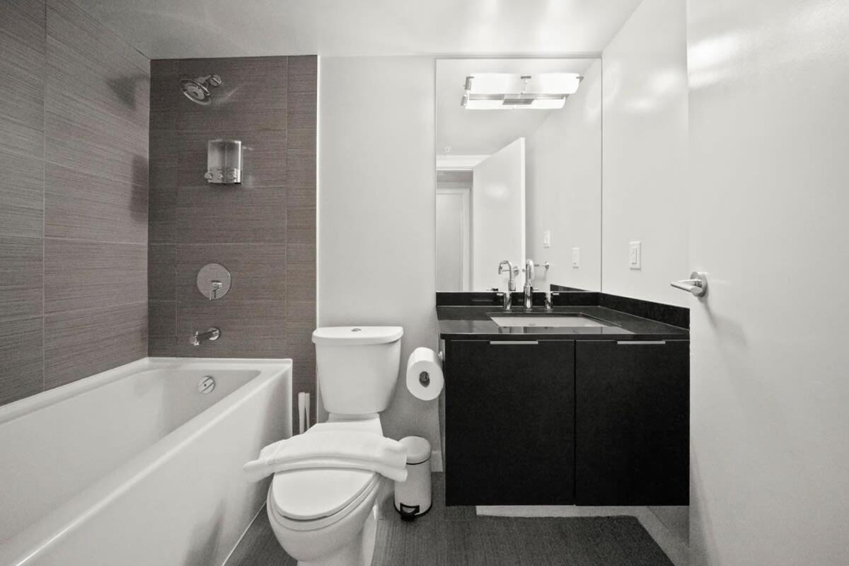 Serene And Chic Townhome By Dt With Free Parking * Vancouver