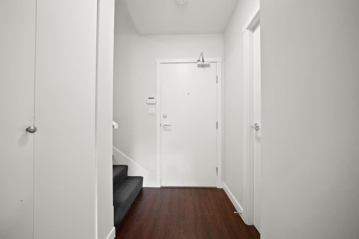 Serene And Chic Townhome By Dt With Free Parking Apartment