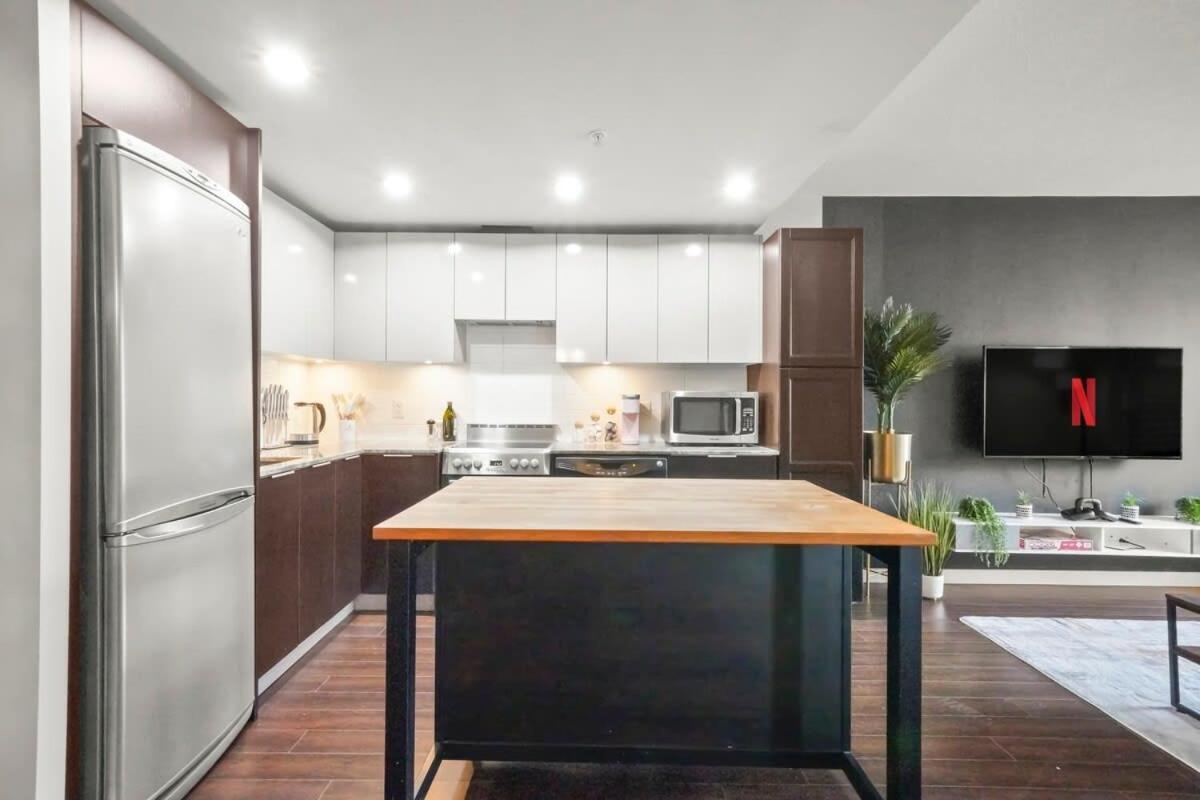 Apartment Serene And Chic Townhome By Dt With Free Parking Vancouver
