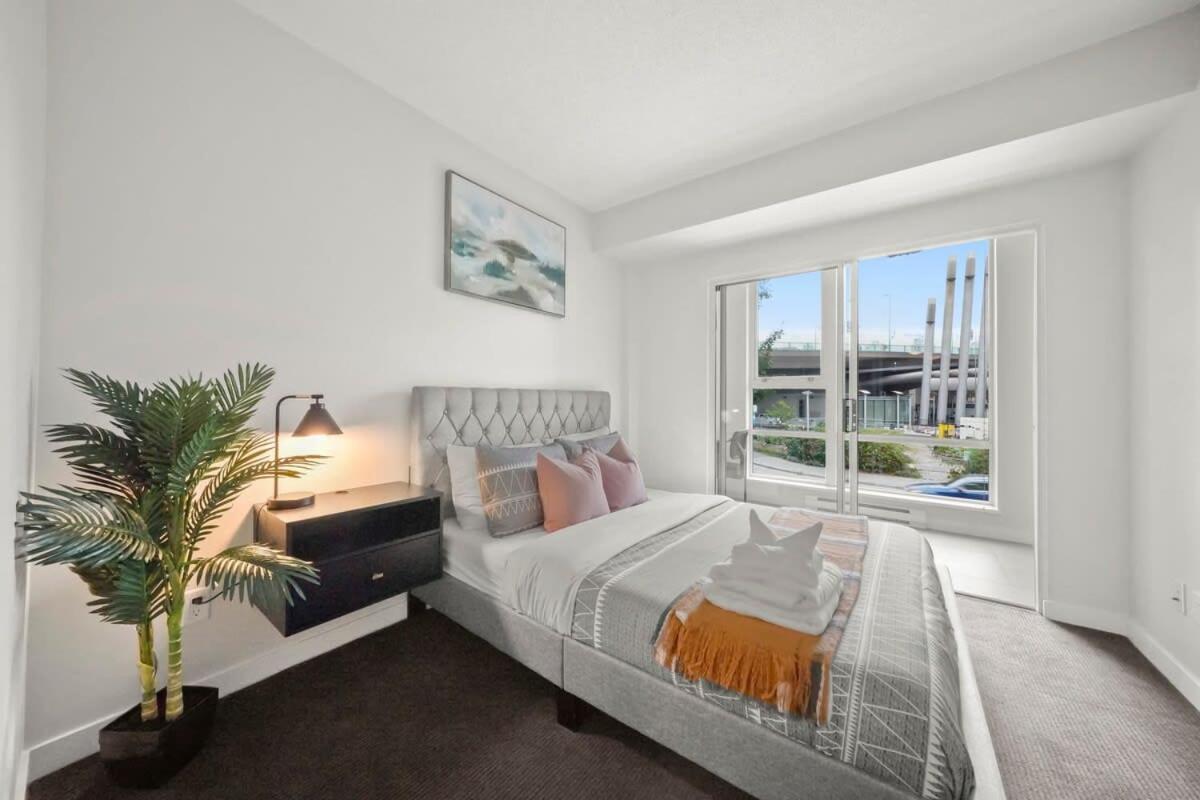 Serene And Chic Townhome By Dt With Free Parking Vancouver