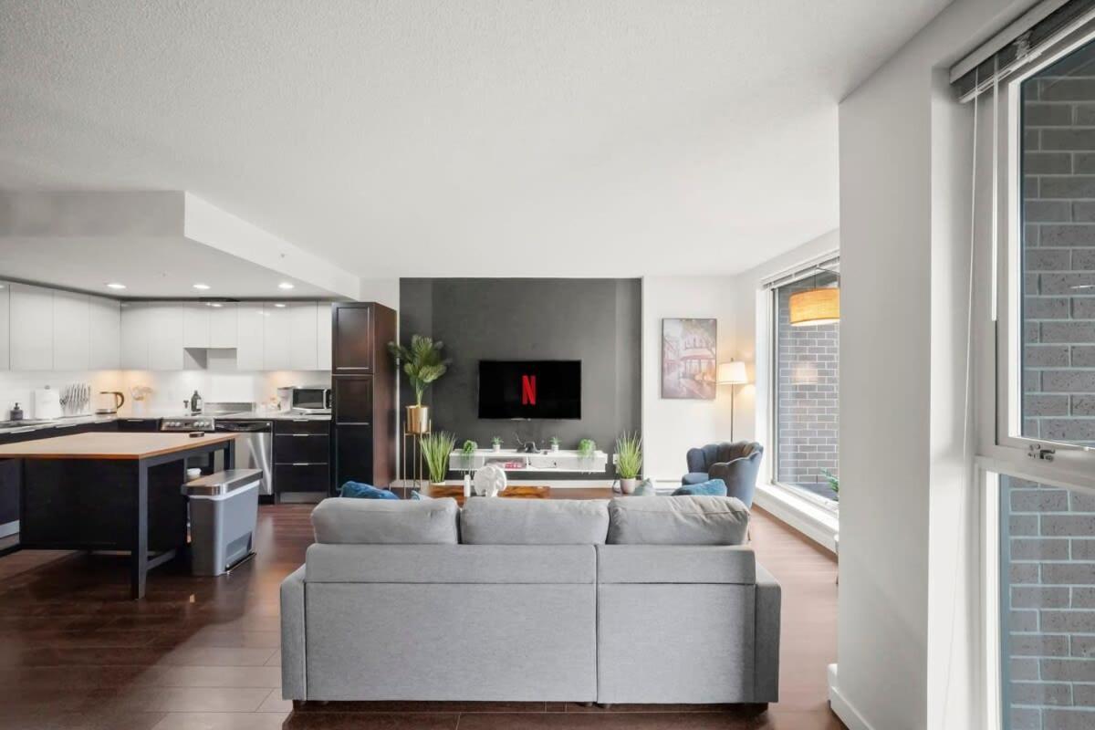 Apartment Serene And Chic Townhome By Dt With Free Parking