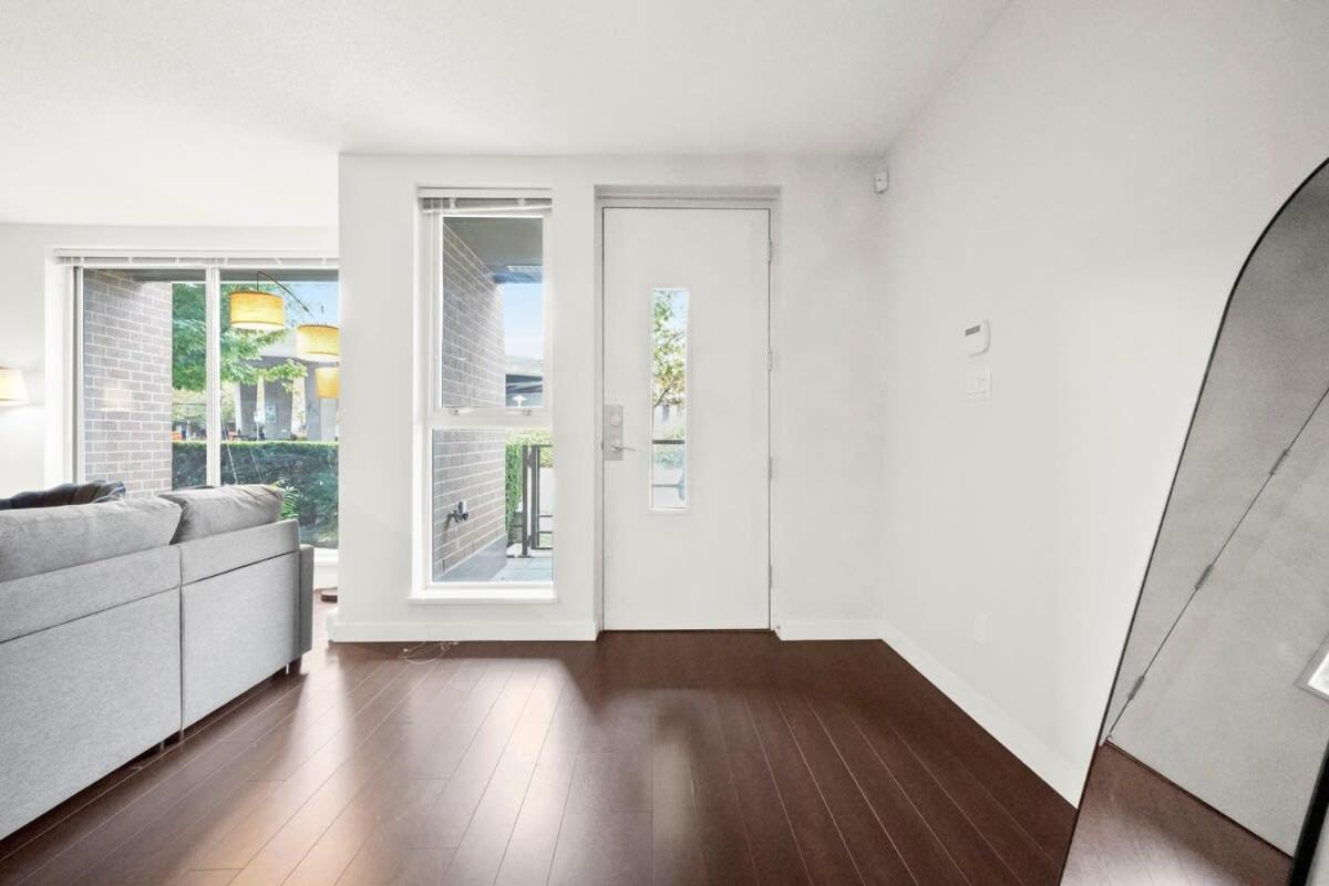 Serene And Chic Townhome By Dt With Free Parking *