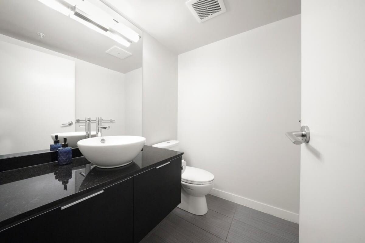 Serene And Chic Townhome By Dt With Free Parking * Vancouver
