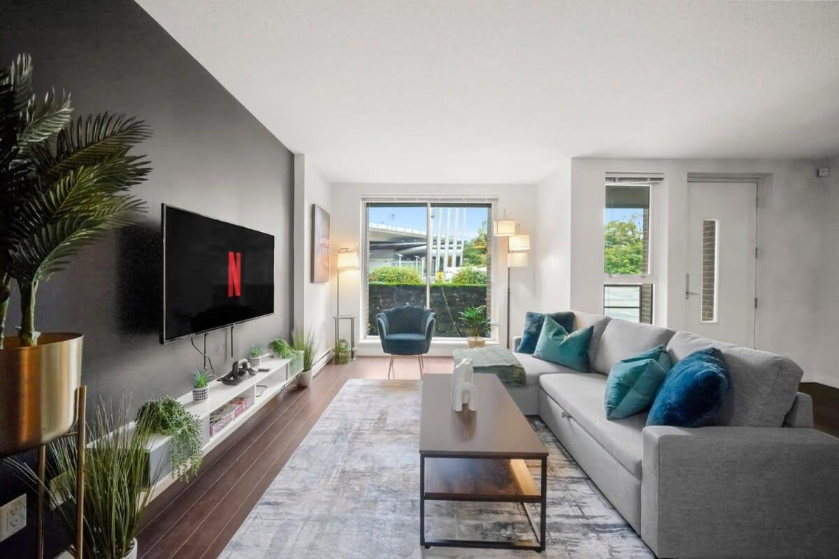 Serene And Chic Townhome By Dt With Free Parking Apartment