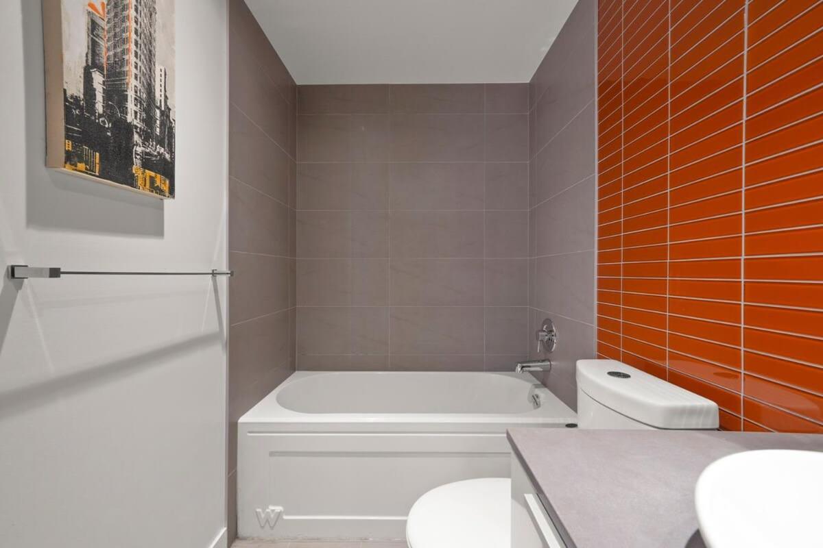 Apartment Breathtaking Water Views Downtown With Free Parking *