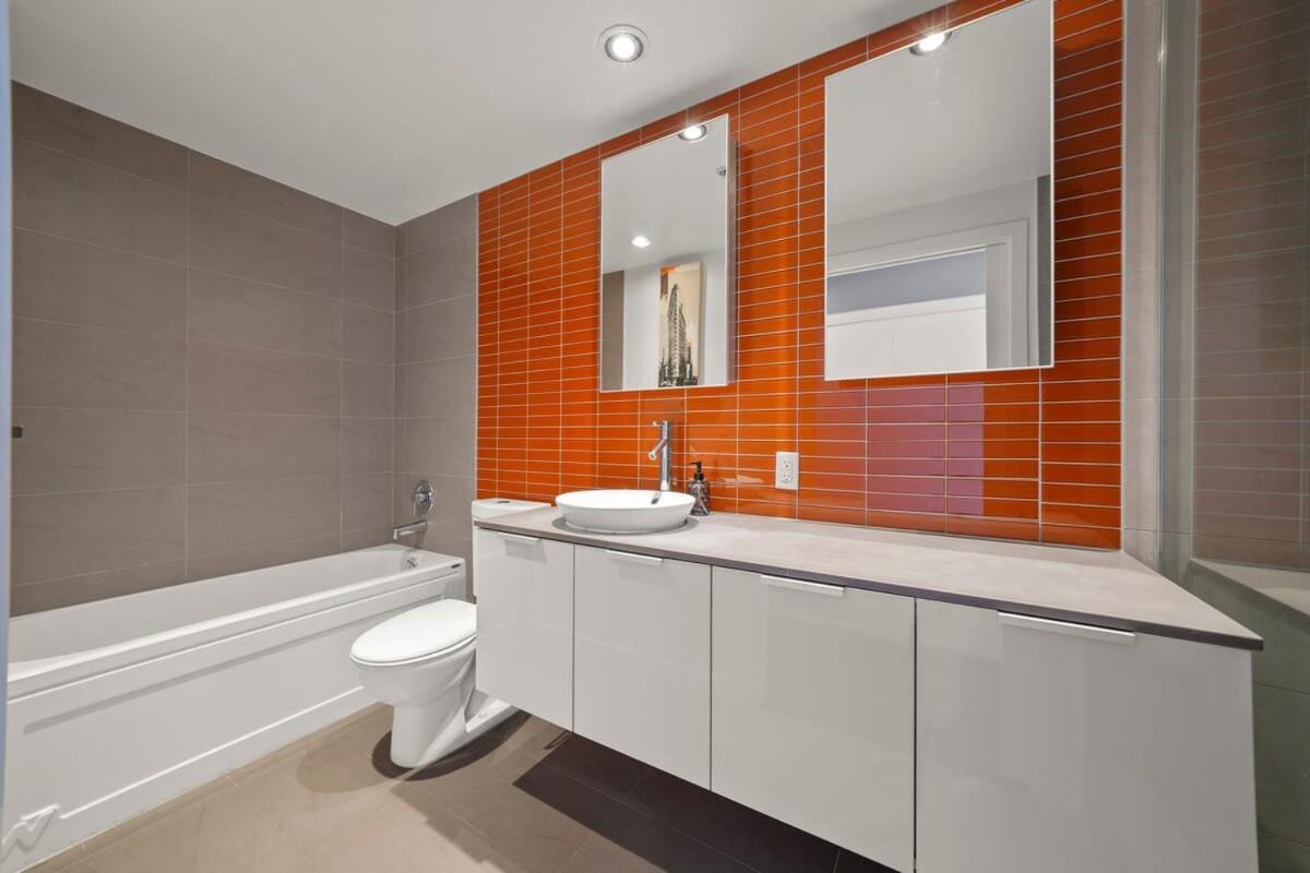 Apartment Breathtaking Water Views Downtown With Free Parking Vancouver