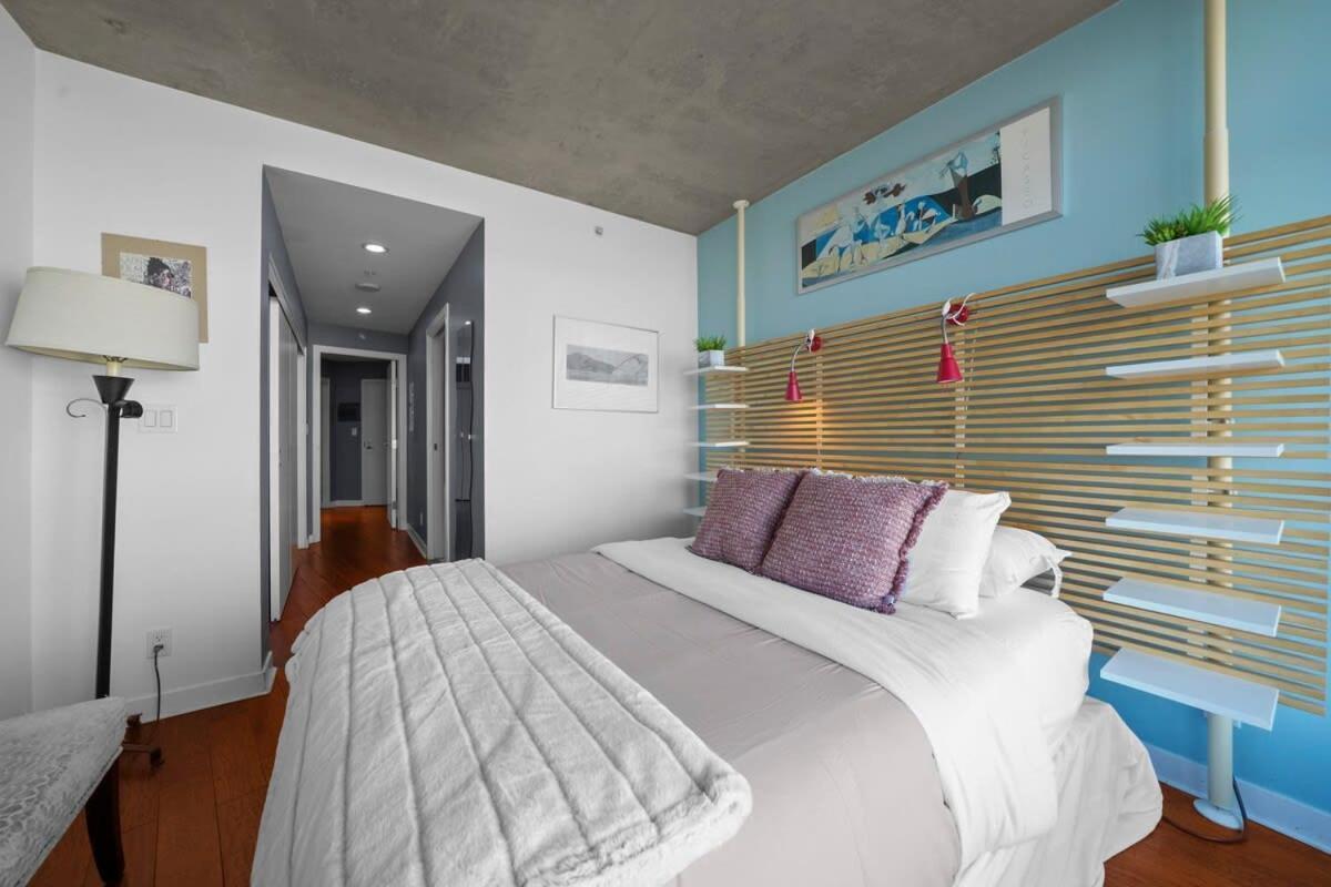 Breathtaking Water Views Downtown With Free Parking Vancouver