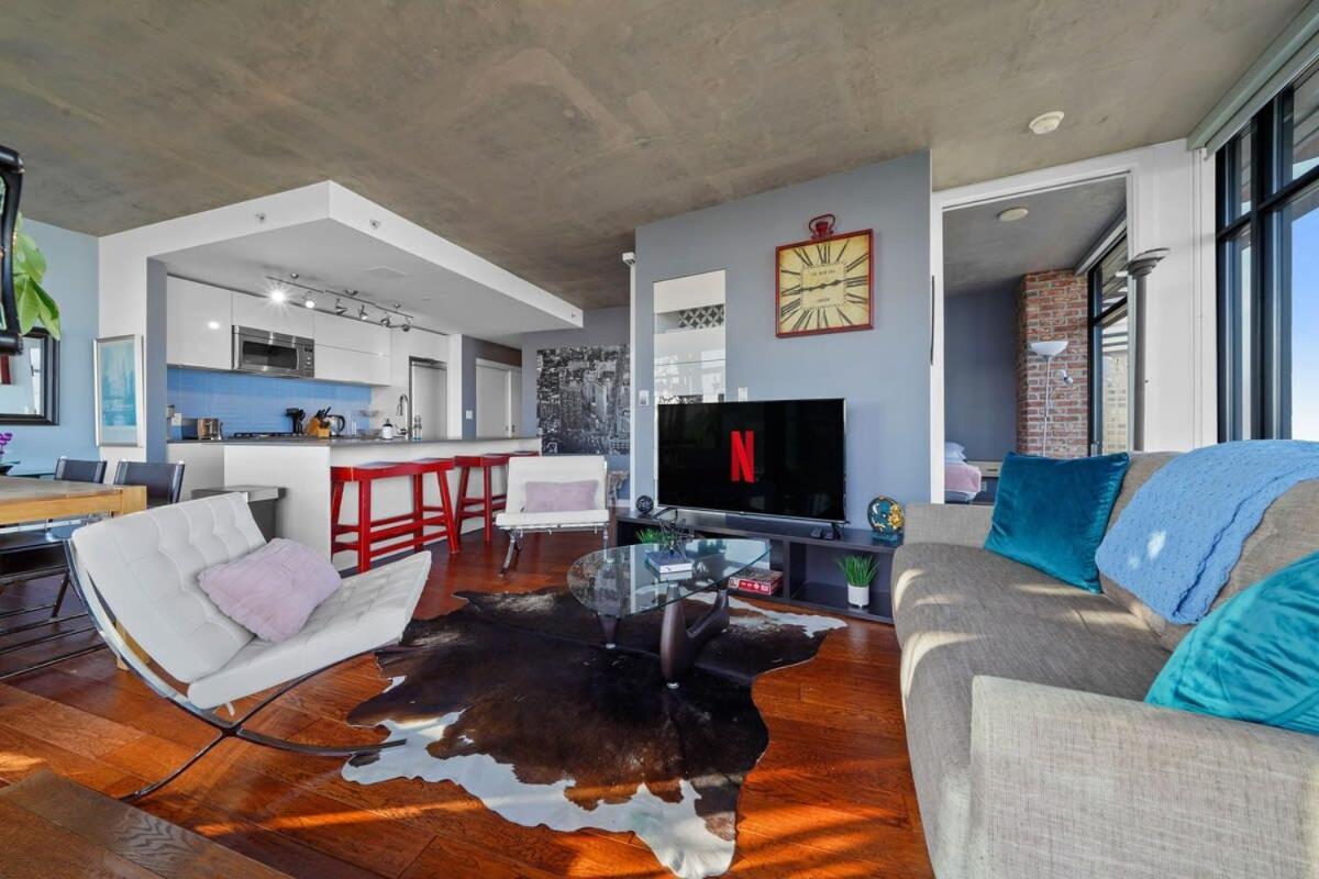 Apartment Breathtaking Water Views Downtown With Free Parking *
