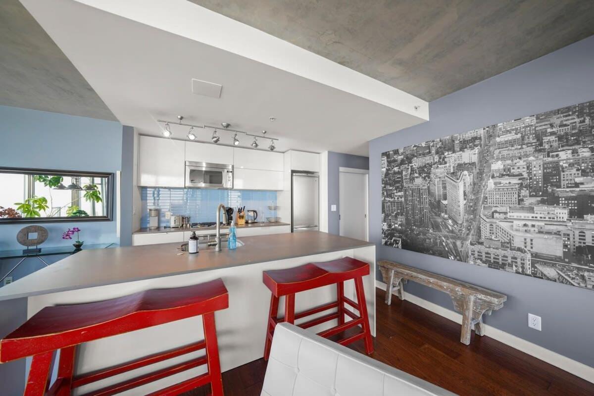 Breathtaking Water Views Downtown With Free Parking